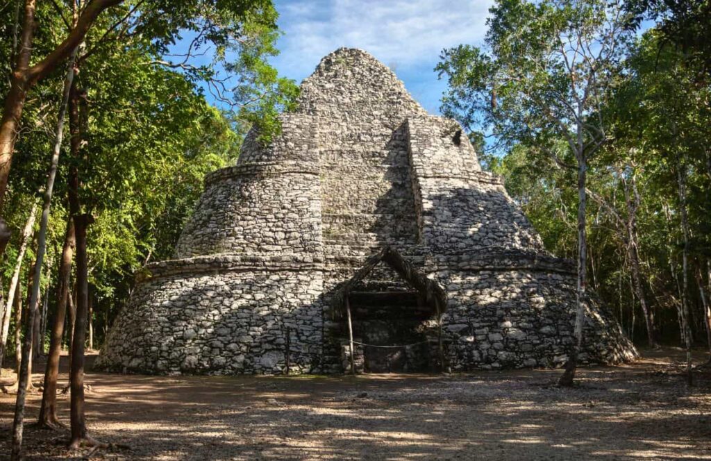piramide de coba en la riviera maya