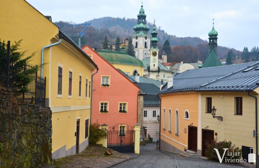 torres de as¿¿las iglesias en el casco antiguo de banska stiavnica
