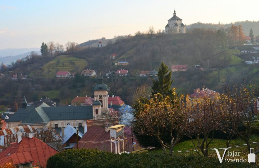 vistas del castillo nuevo de banska stiavnica desde el hotel