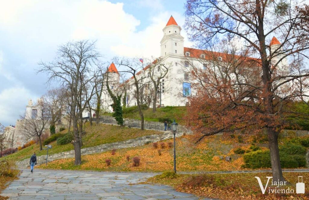 castillo de bratislava que visitar en eslovaquia
