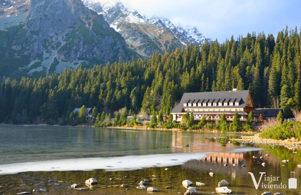 hotel frente al lago de popradske pleso en los altos tatras donde alojarse en eslovaquia