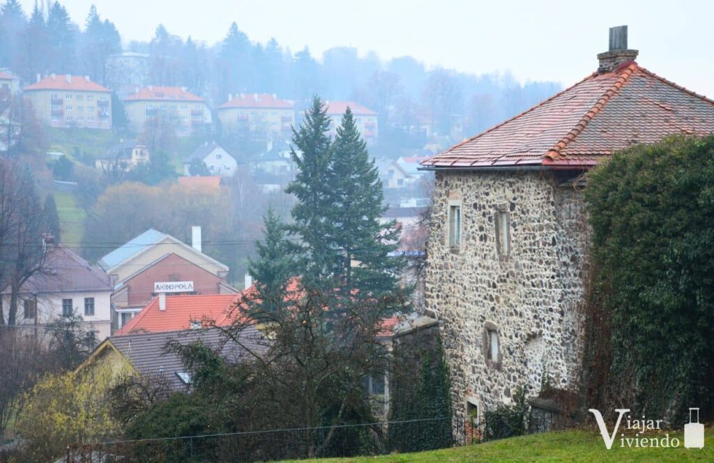 paisaje del pueblo de kremnica en eslovaquia
