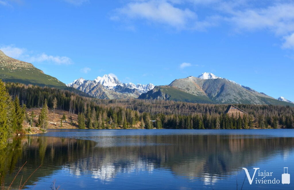 paisaje del lago de los altos tatras en strbske pleso