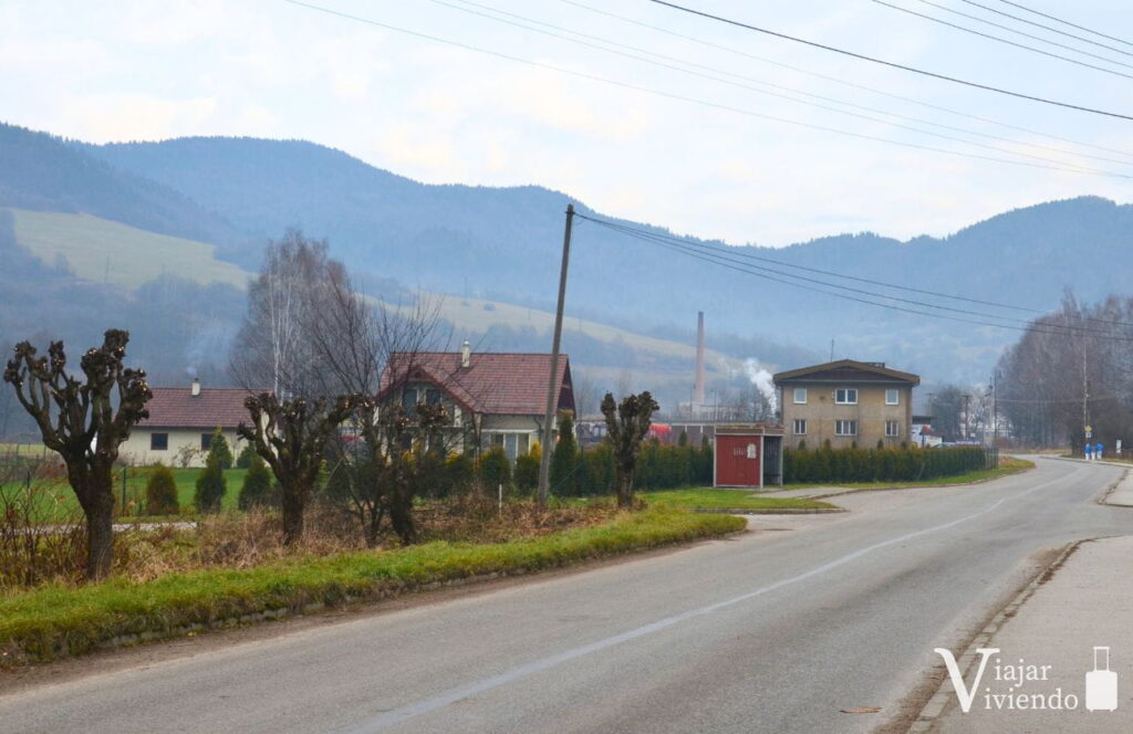 ruta de coche sin trafico en eslovaquia rural