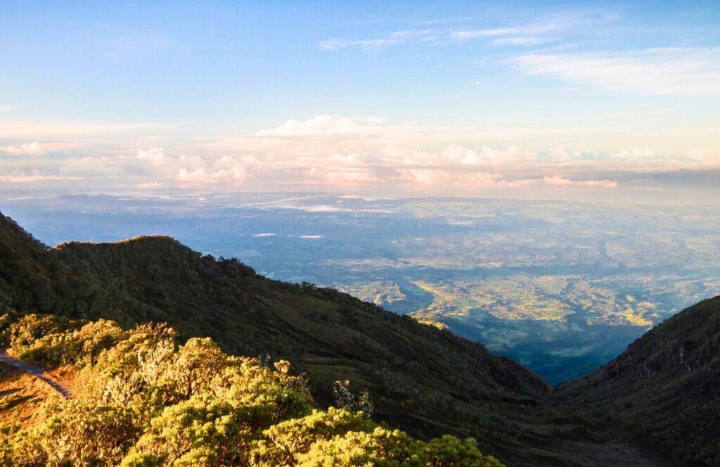 vistas desde la cima del volcan baru
