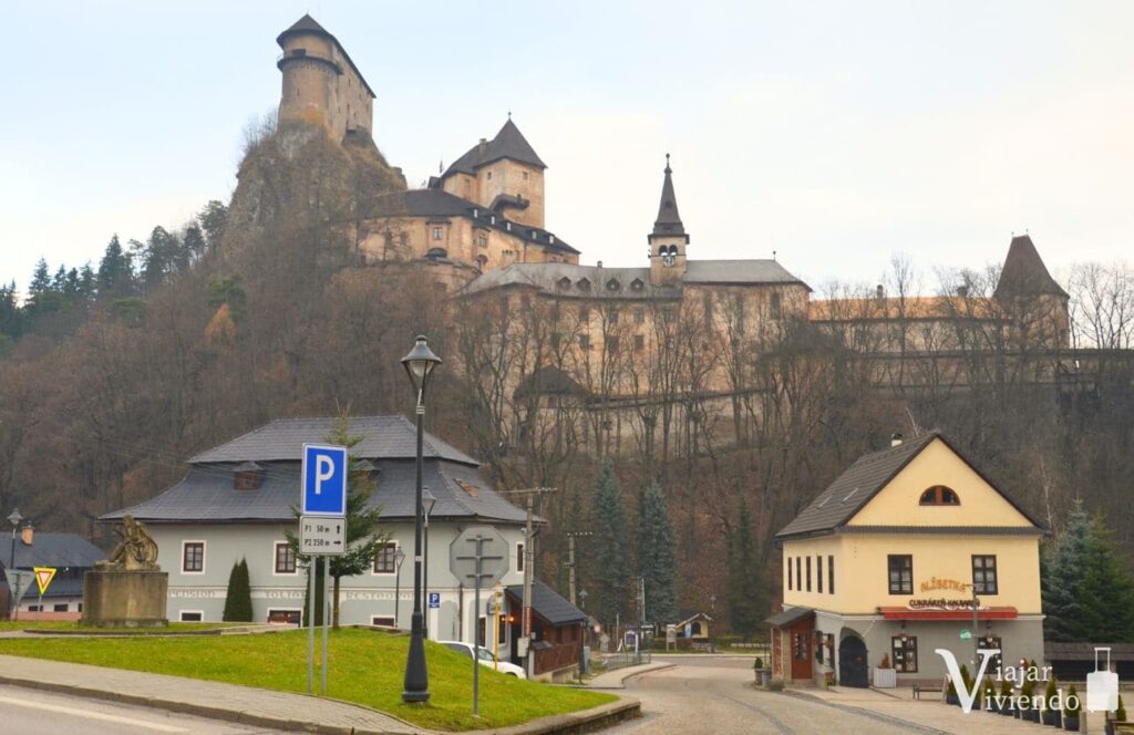 vistas del castillo de orava en eslovaquia