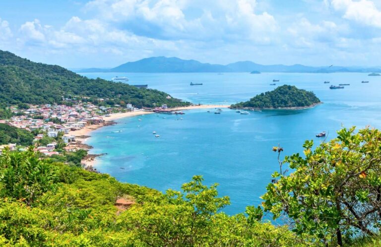 vistas de la isla taboga o de las flores en la excursion desde panama