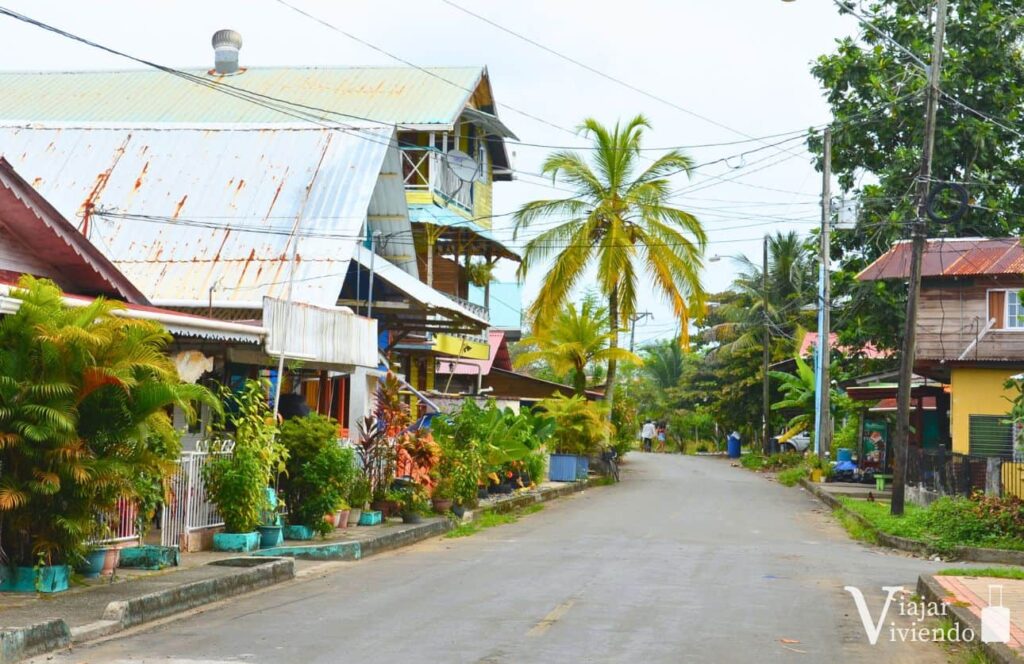 calles de bocas town en isla colon