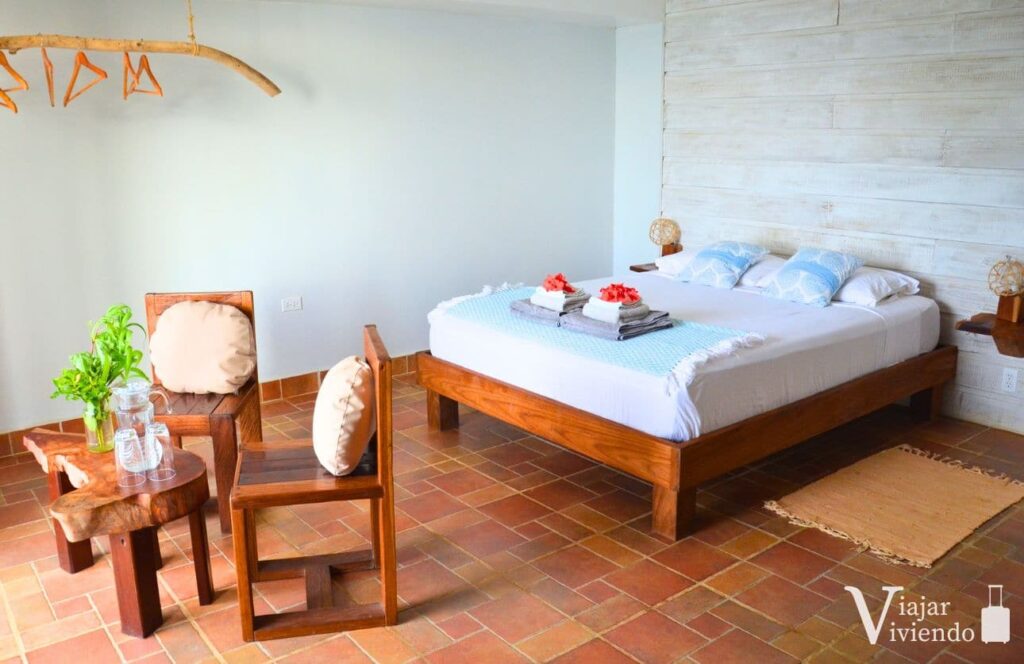 habitacion del hotel bird island en isla colon