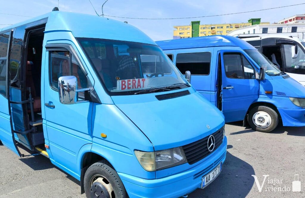 transporte publico como ir de tirana a berat
