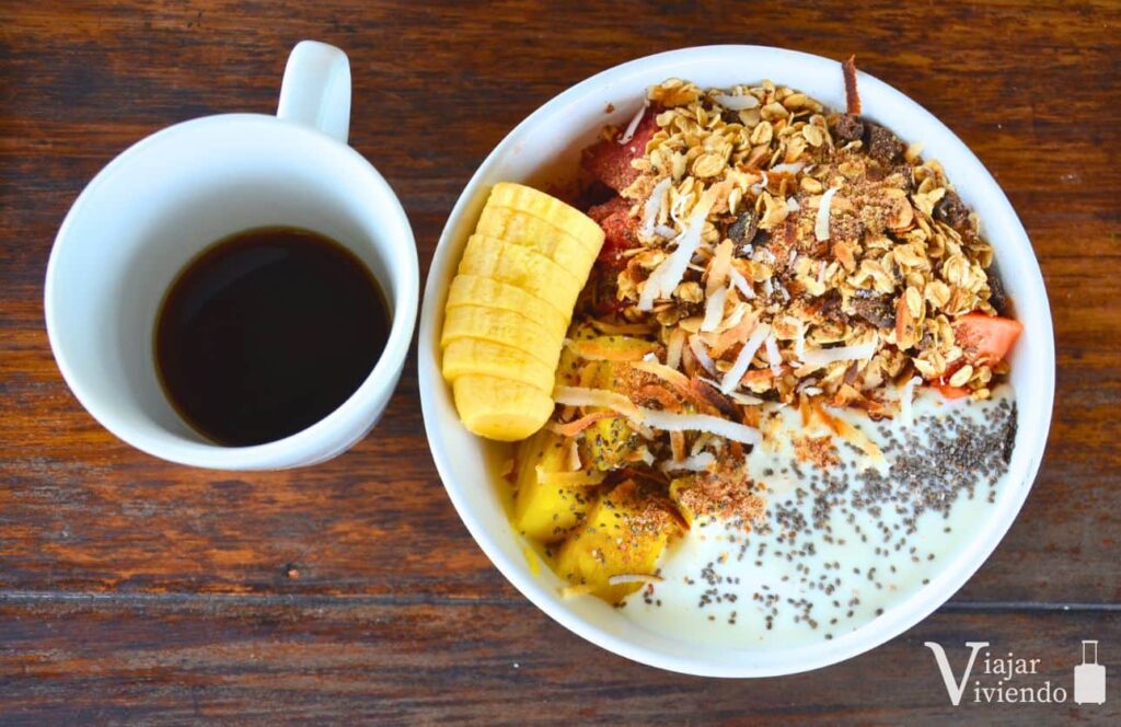 desayuno en nuestro hotel de bocas del toro bird island