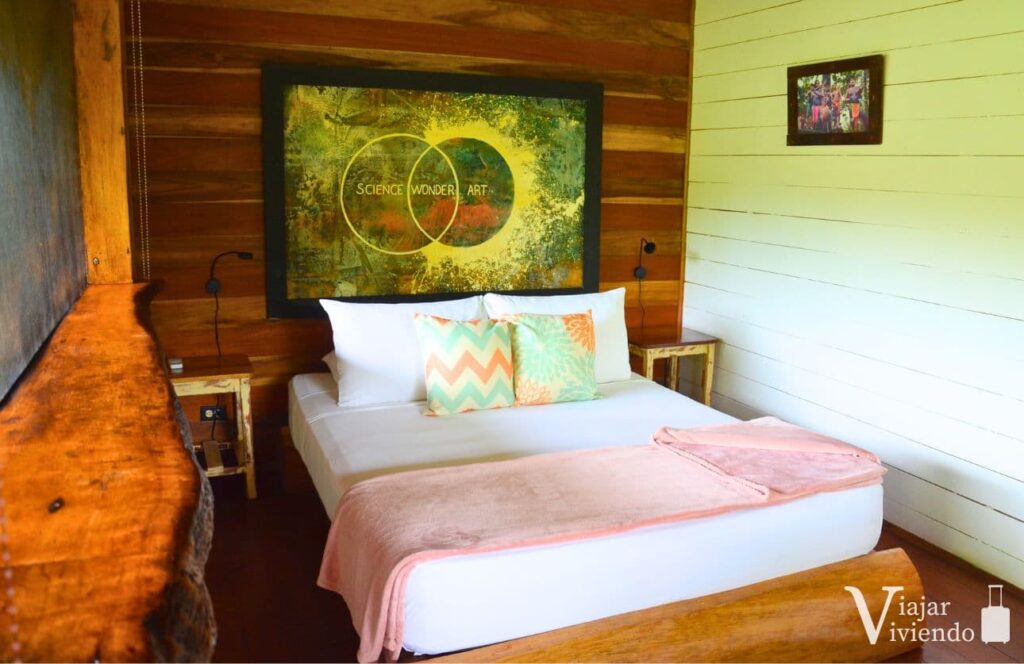 nuestra habitacion del hostal de isla solarte