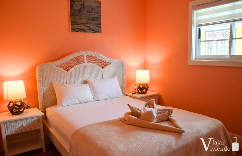 habitacion del hotel bocas town en el centro de isla colon