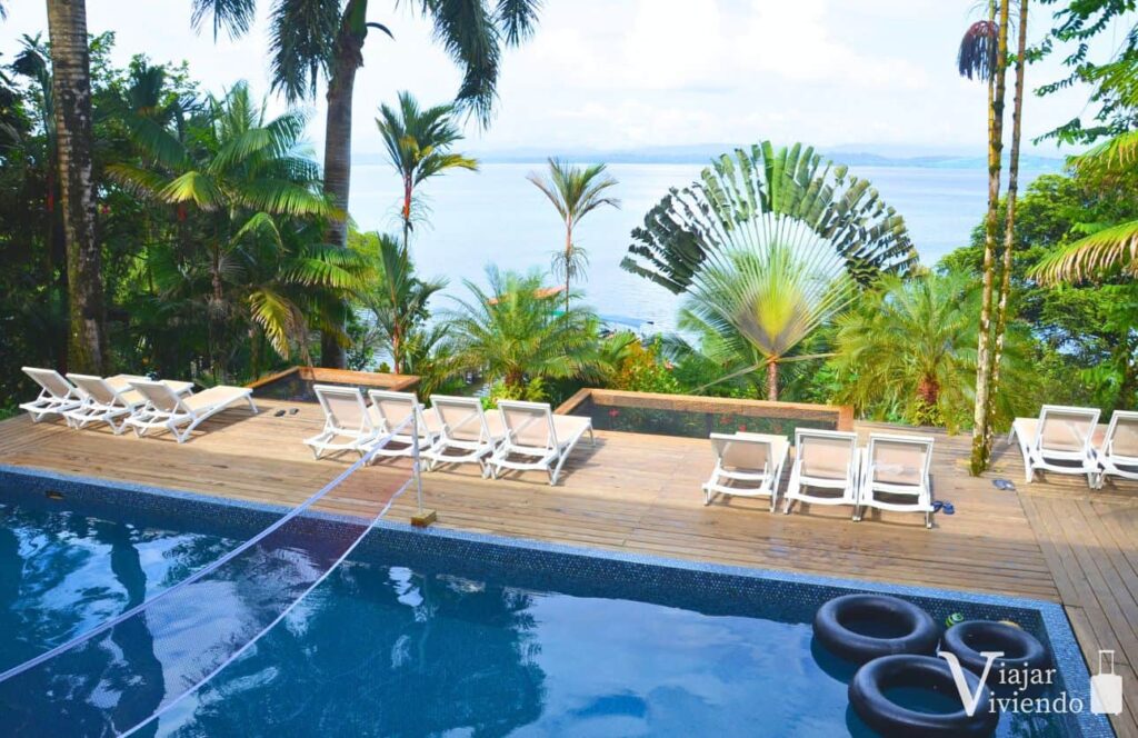 alojamiento con vistas al mar en isla solarte bocas del toro