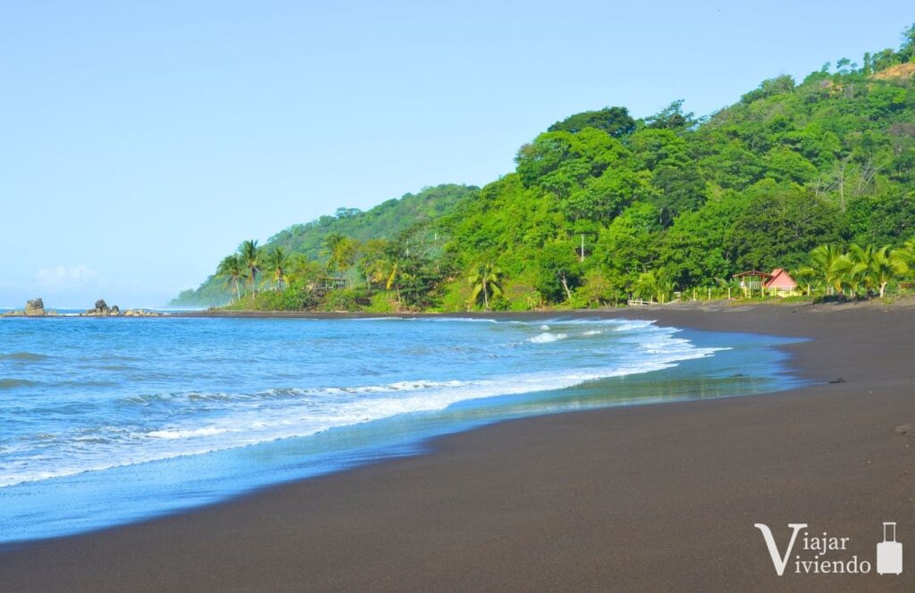 cambutal con arena negra es la mejor playa de panama
