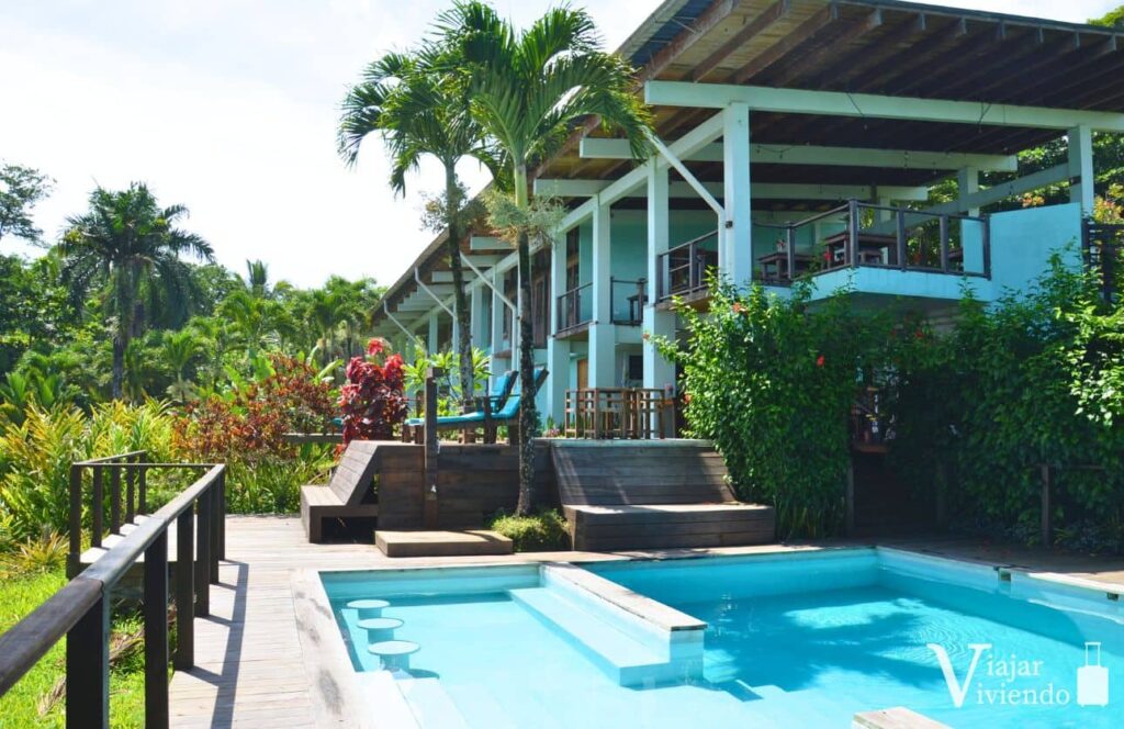 hotel en bocas del toro con piscina