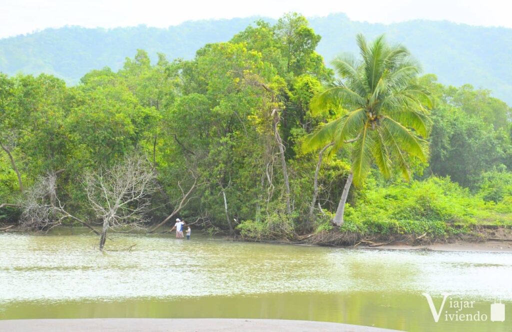 rio en cambutal en el itinerario de viaje a panama
