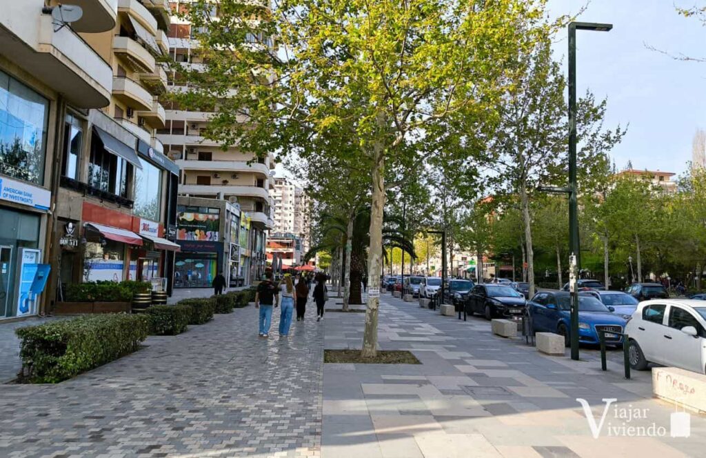 zona comercial en el bulevar qemali en vlore