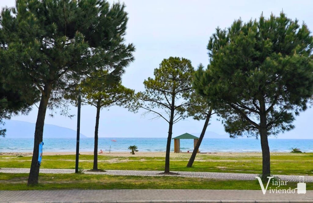 hotel frente al mar en la playa de vlore
