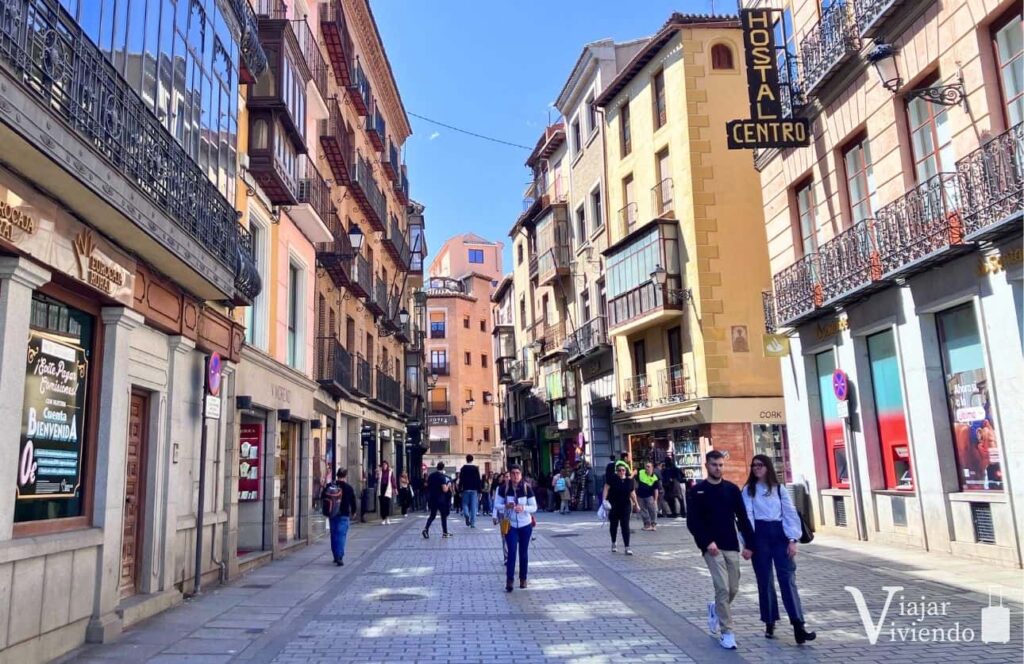 calle comercio en el centro de toledo