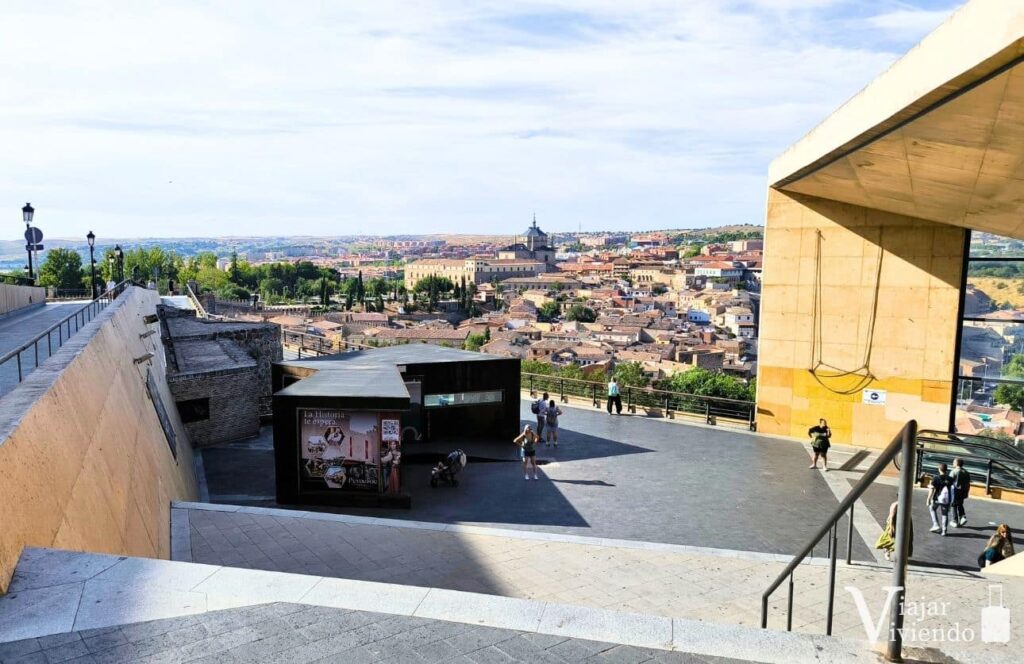 mirador en las escaleras mecanicas de toledo