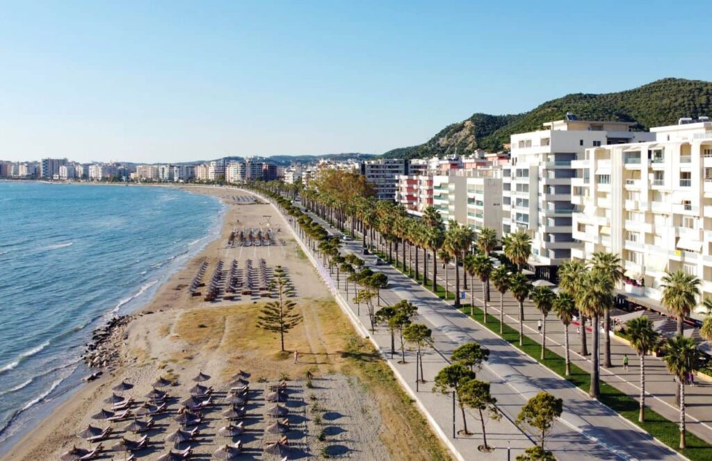 hoteles y apartamentos vacacionales frente a playa nueva en vlore