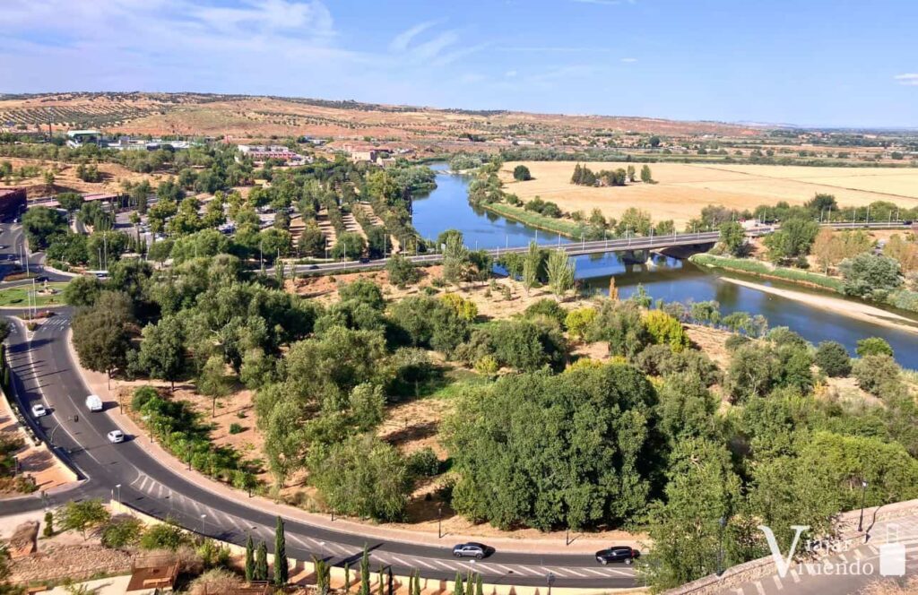 mirador al rio tajo en toledo cerca de las escaleras mecanicas