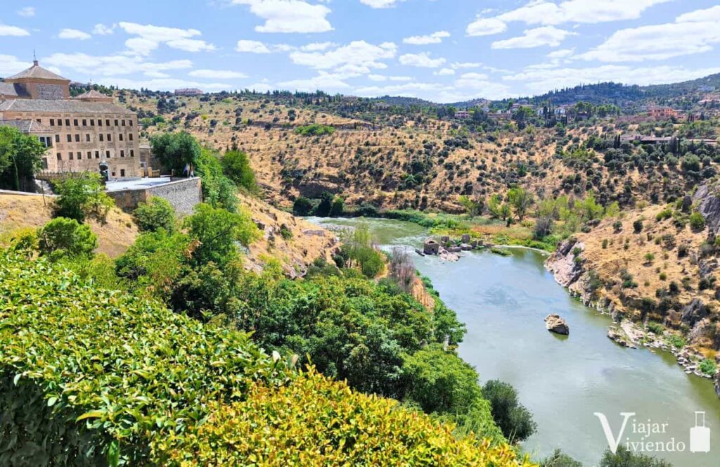 mirador de toledo en el paseo del transito con vistas al rio tajo