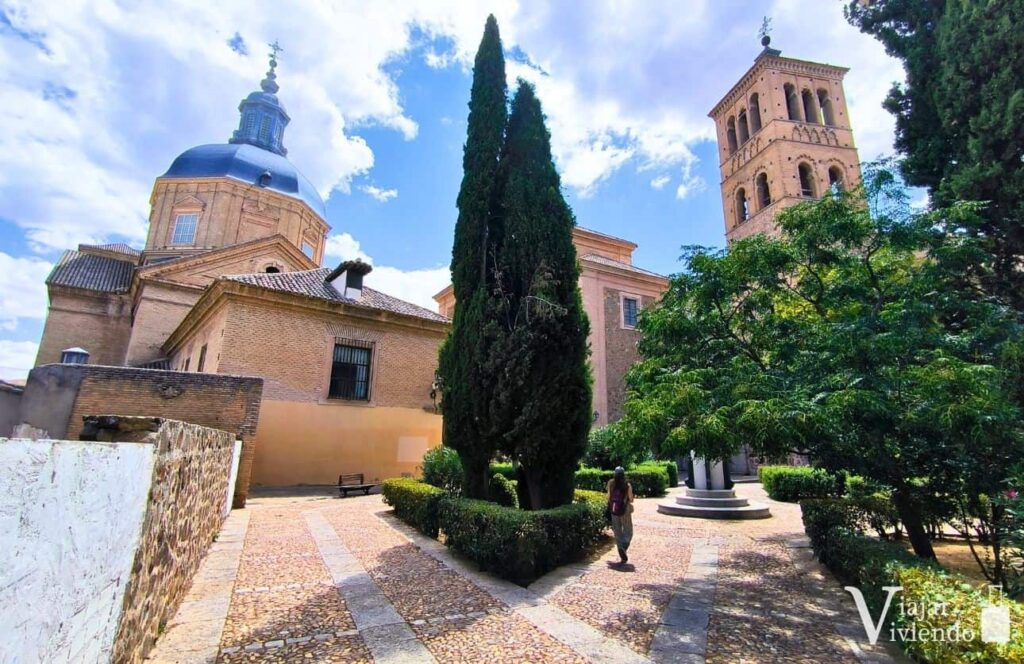 plaza de san roman en la ruta a pie por toledo en un dia