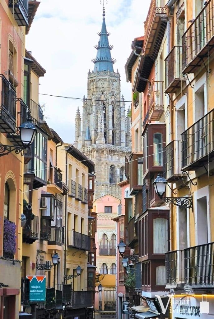 vistas de la catedral en la ruta por toledo en un dia
