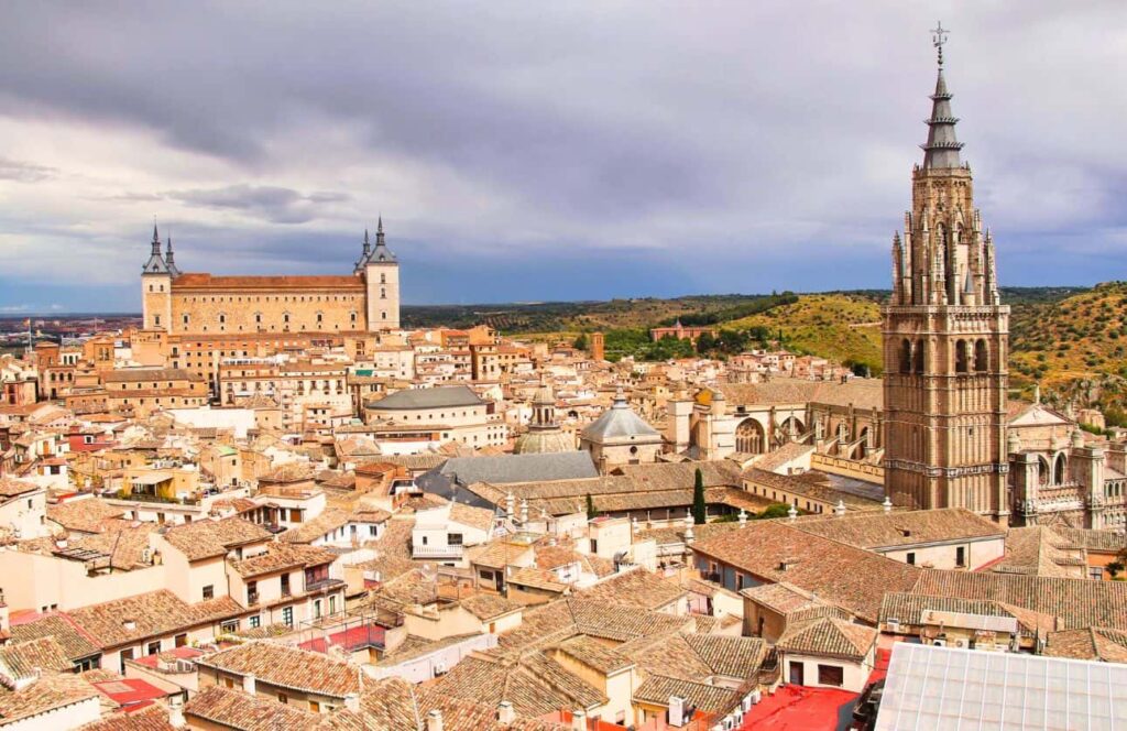 vistas de toledo el alcazar y la catedral desde la iglesia de los jesuitas