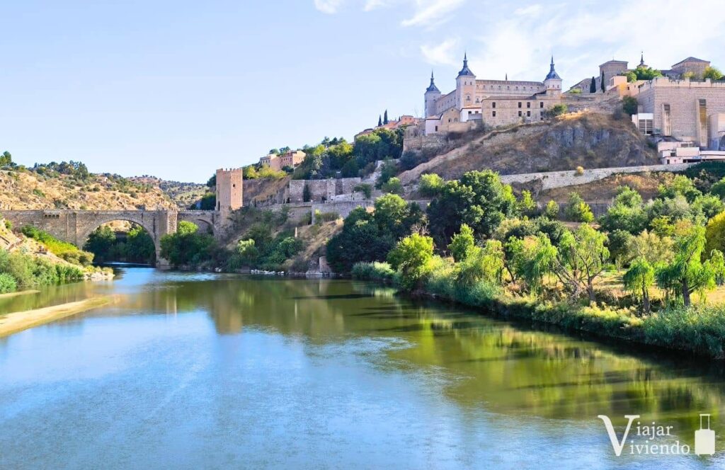 vistas de toledo, el alcazar y el puente de alcantara desde el puente de azarquiel