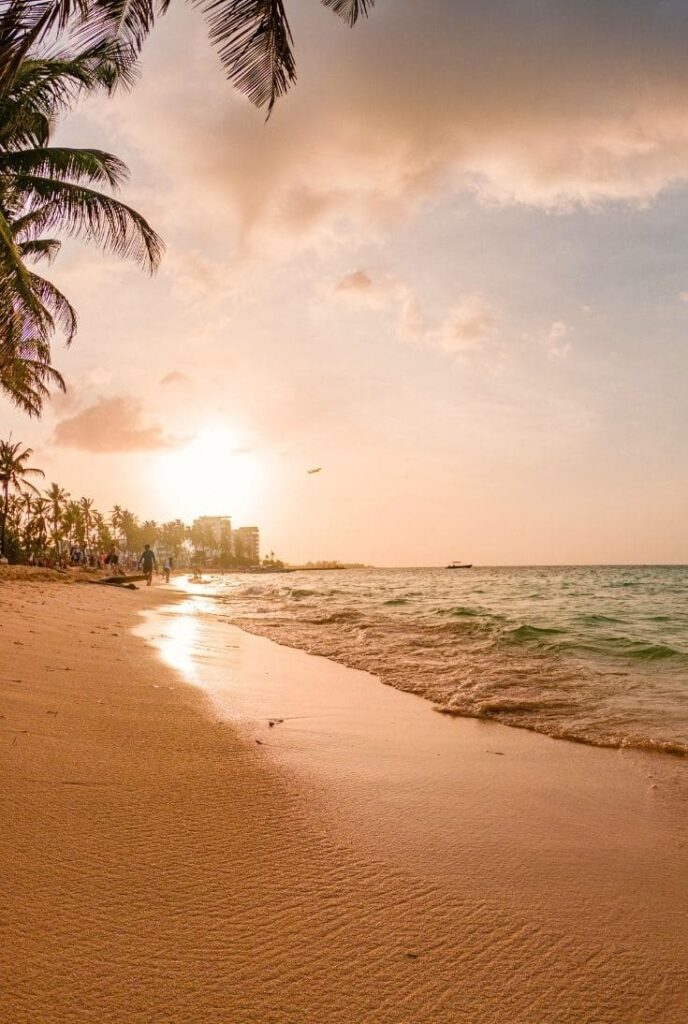 atardecer en la playa principal de san andres
