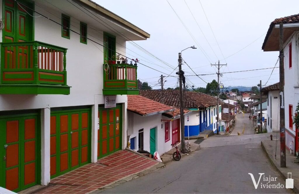 calle de salento en colombia