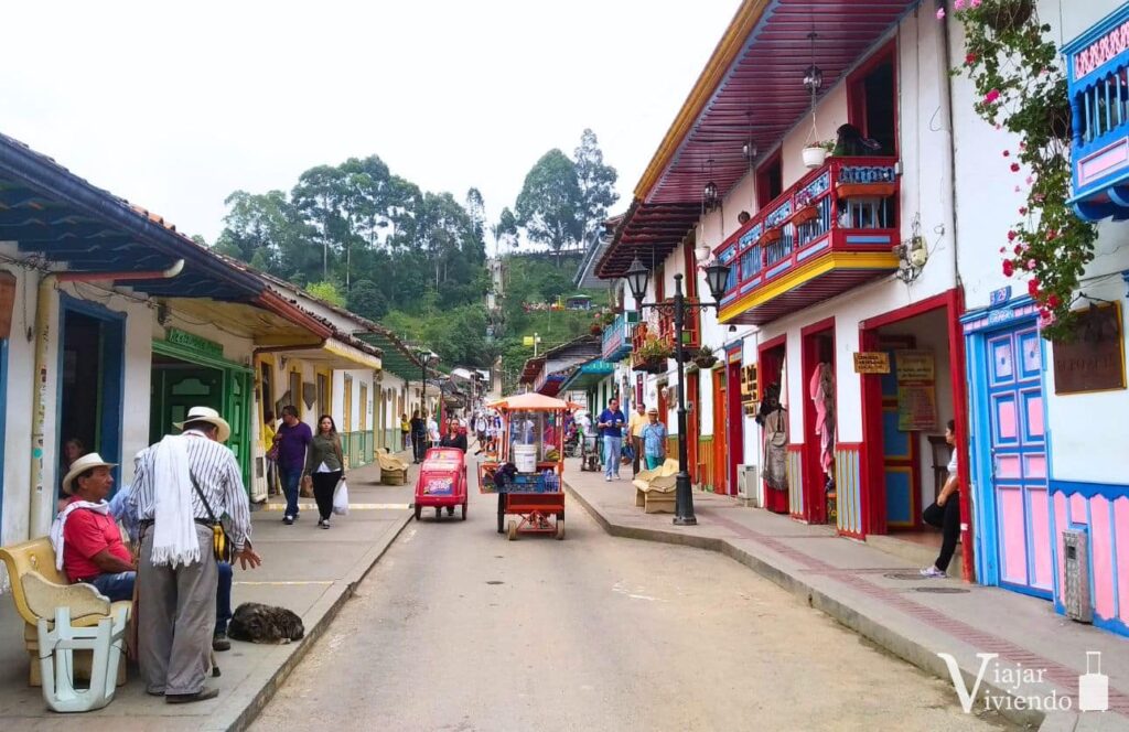 calle real de salento en el eje cafetero