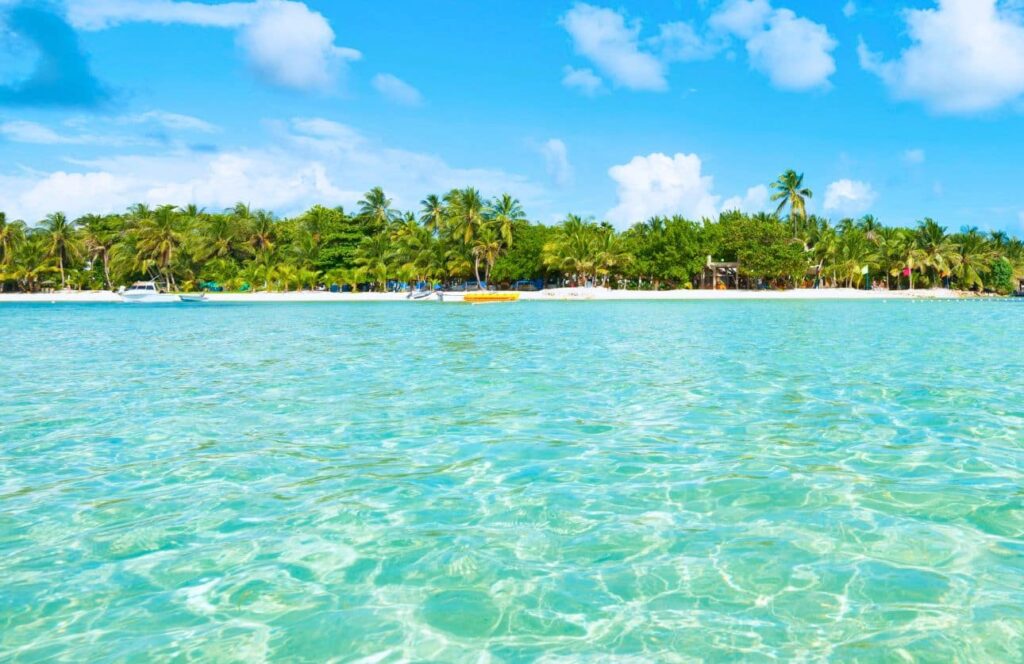 llegando a la isla johnny cay en san andres